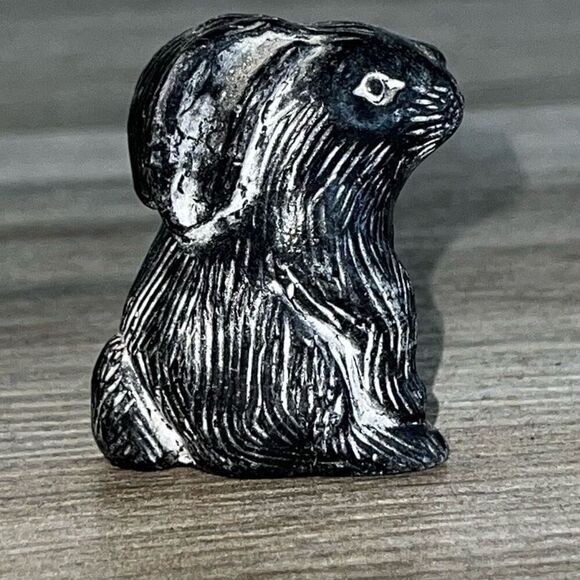 Wolf Canada Carved Soapstone Rabbit Figurine - Cute Baby Charcoal Grey Bunny - Picture 5 of 8